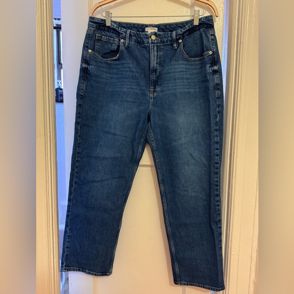 Good American medium wash straight 90s look jeans